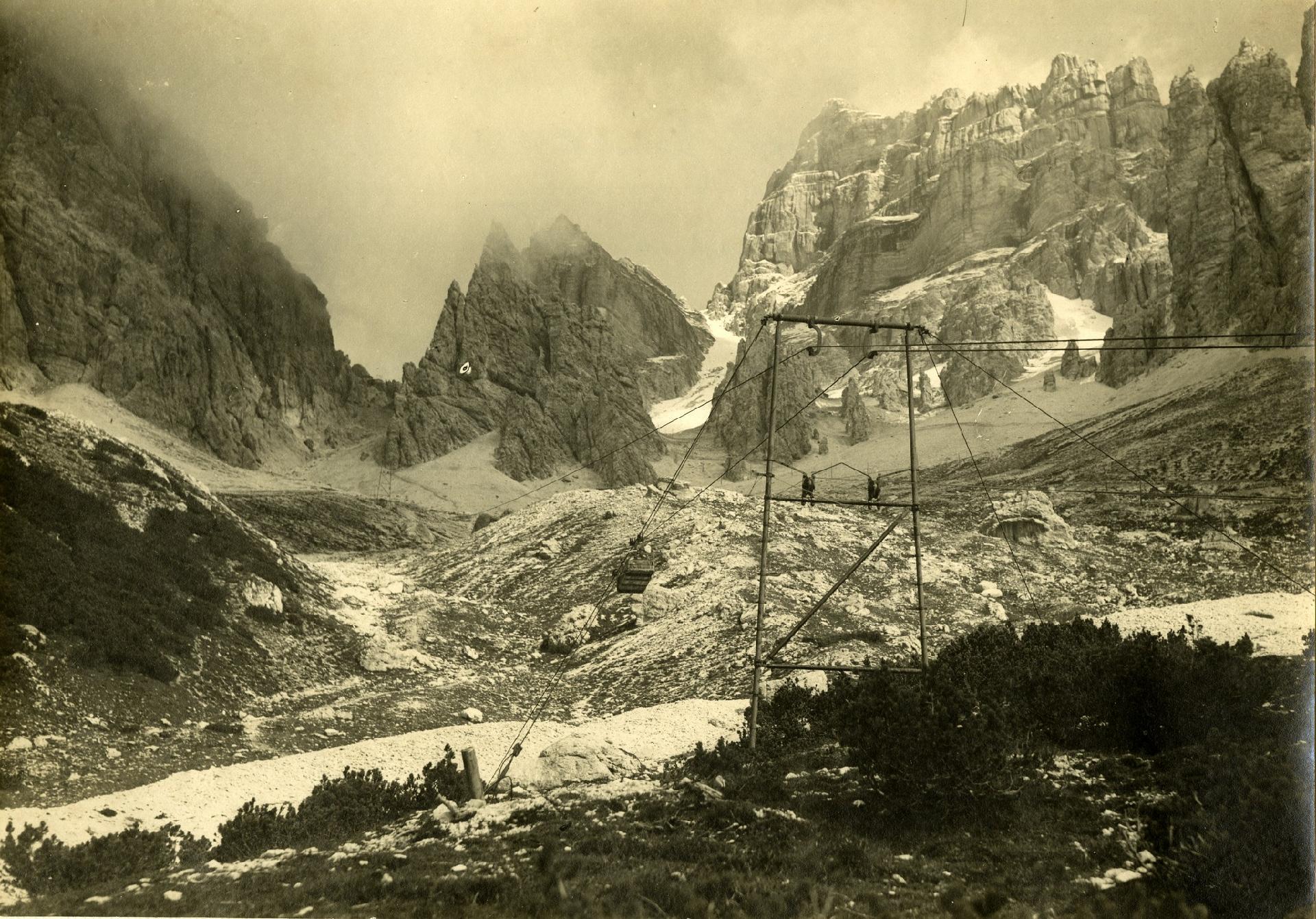 Teleferica a Tofana di mezzo, Museo Storico Italiano della Guerra, onlus - Rovereto, album 93, n.26. - MUSE - Museo delle Scienze di Trento