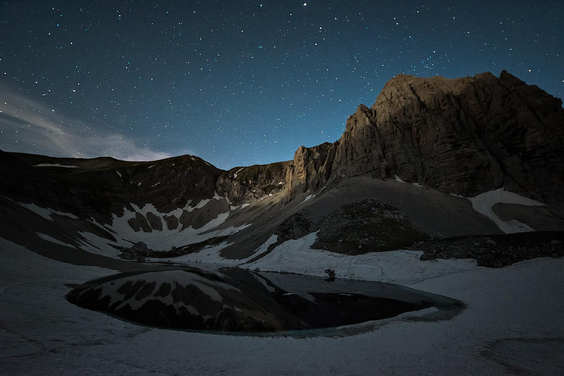 Laghi di Pilato, in una notte prima che sorgesse la luna piena (Foto Massimiliano Spinello) -